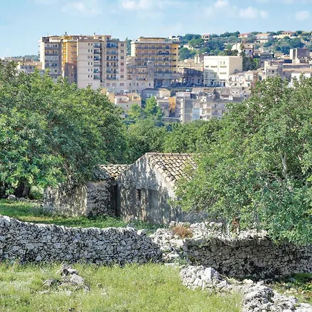 Nyaraló Emma Modica