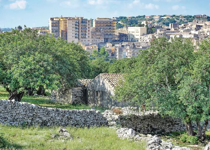 Nyaraló Emma Modica